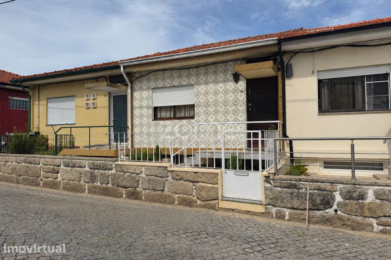 Moradia T2+1 em Mafamude com pátio e excelente localização - Grande imagem: 2/37