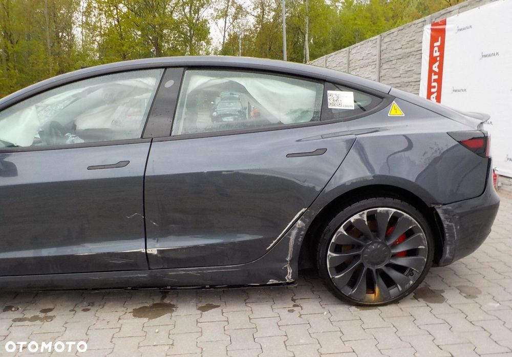 Tesla Model 3 - 7