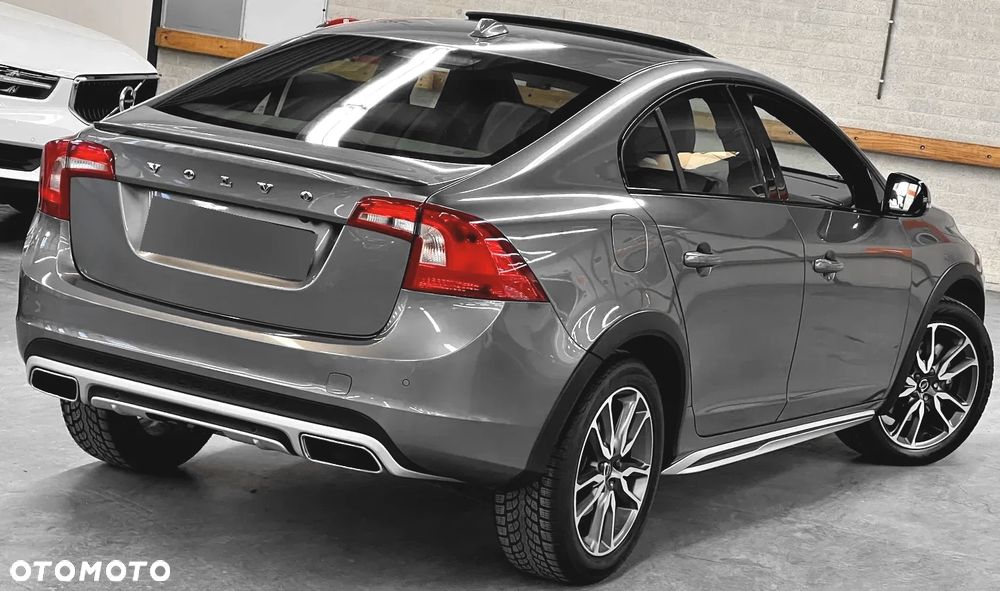 Volvo S60 Cross Country - 16