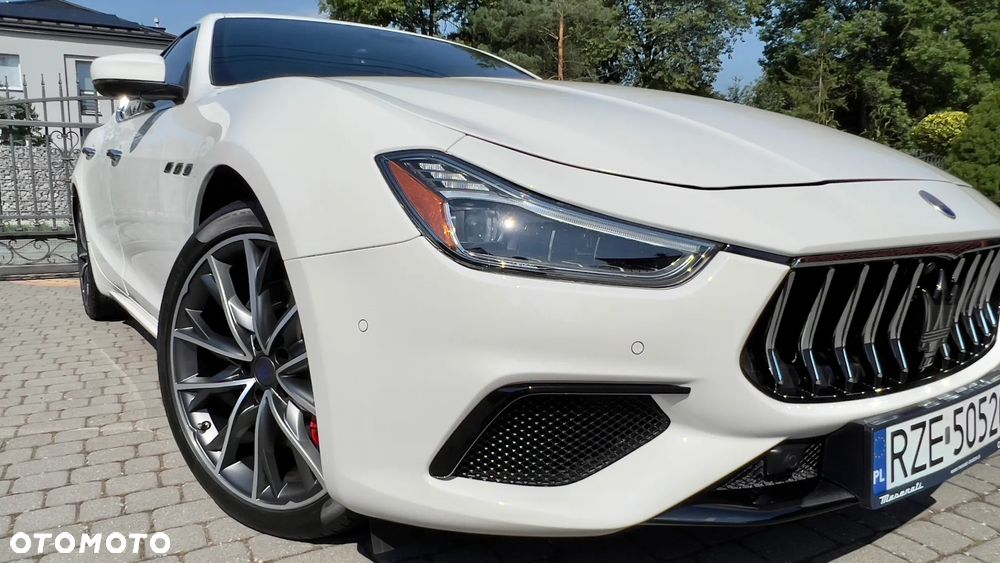Maserati Ghibli S GranSport - 10
