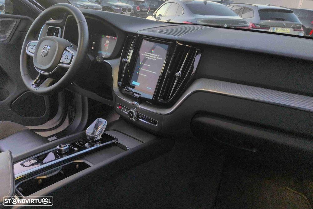 Volvo XC 60 2.0 T6 PHEV Plus Dark AWD - 8