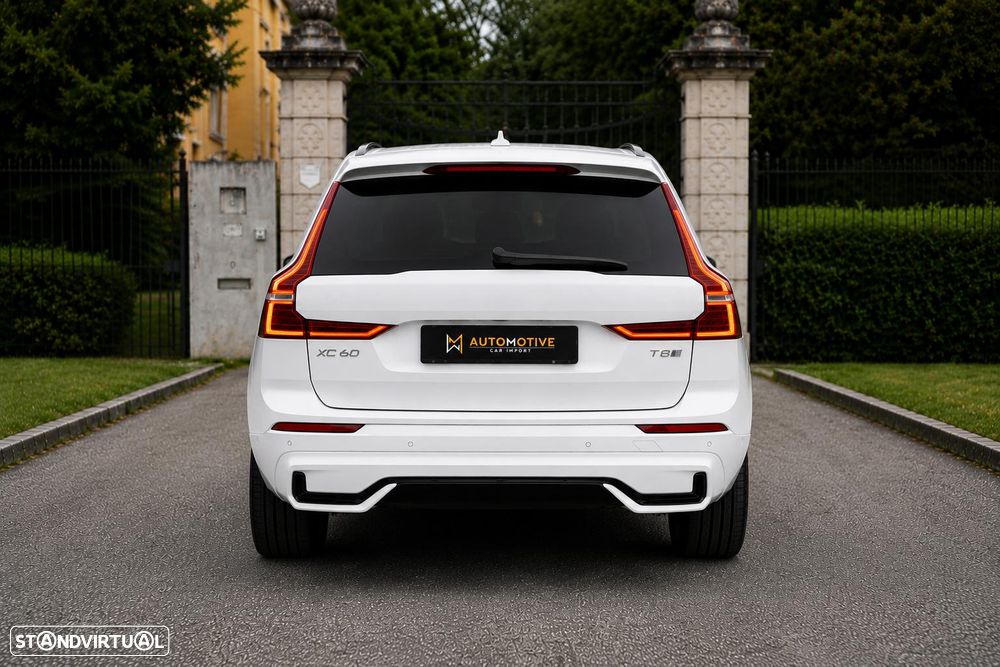 Volvo XC 60 T8 AWD Recharge Plus Black Edition - 4