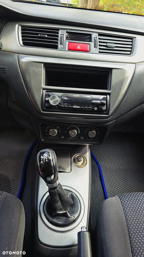 Mitsubishi Lancer - 10