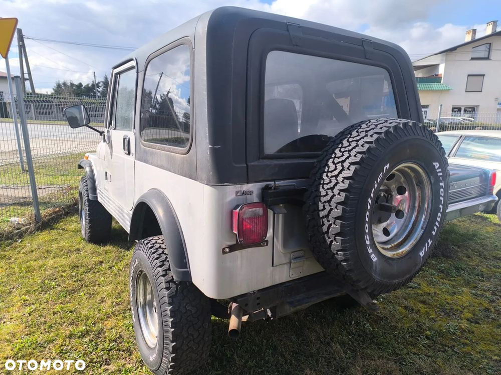 Jeep CJ - 8