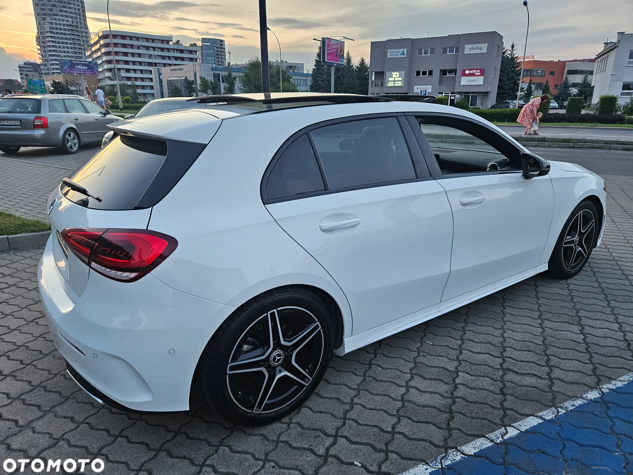 Mercedes-Benz Klasa A 180 AMG Line 7G-DCT - 16