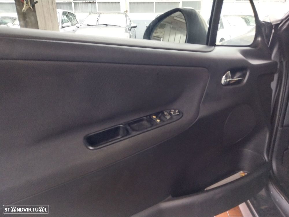 Peugeot 207 CC 1.6 HDi SE 200 Anos FAP - 3