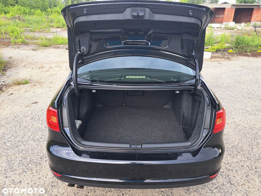 Volkswagen Jetta 1.4 TSI Comfortline - 12