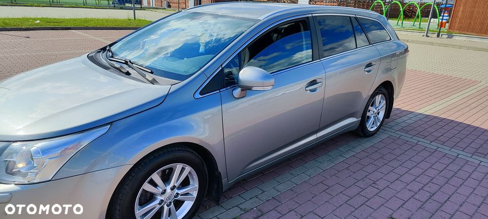 Toyota Avensis 2.0 D-4D - 10