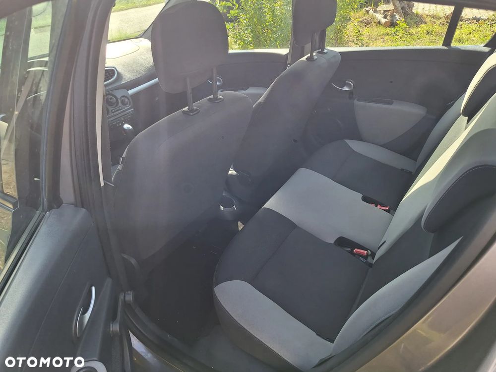Renault Clio 1.2 16V Life - 9