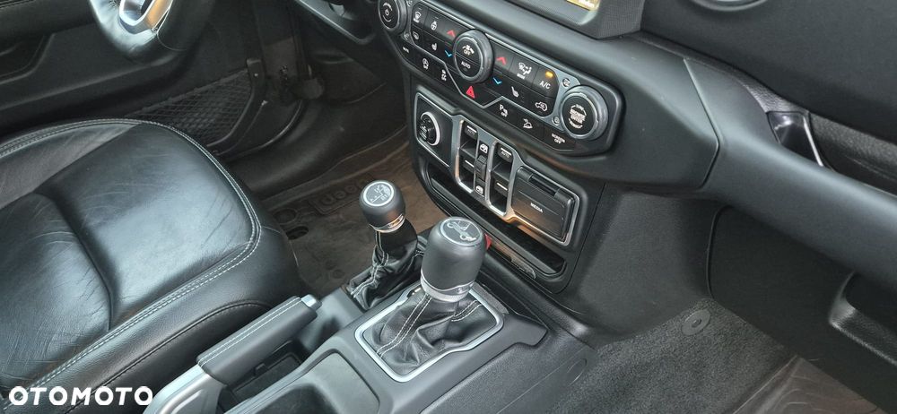 Jeep Wrangler Unlimited 2.2 CRD Sahara - 32