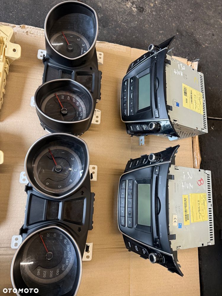 Hyundai i30 Wspomaganie elektryczne 56300A6200 - 1000 złoty  Konsola z poduszkami - 1000 złoty  Kierownica - 300 złoty  Manetki 944202K560 - 150 złoty  Stacyjka i30 - 150 złoty  Poduszki kurtyny i30 -  85010A6000 - 150 złoty  85020A6000 - 150 złoty  Dźwignia zmiany biegów 84650A6000X - 150 złoty  Panel klimatyzacji (2 sztuki) 97250-A6040GU - 150 złoty sztuka  Radio 96170 A6210GU (2sztuki) - 250 złoty sztuka  Hyundai licznik 94003 A6510 (2 sztuki) - 250 złoty  Moduł bsi:  91950-A6021 - 100 złoty  91950-A6041 - 100 złoty  Sterownik assy:  95400-A6011 - 100 złoty  95400-A6021 - 100 złoty  Sterownik silnika: 39130-2A610 - 500 złoty  Sensor poduszek:  95910A6000 - 150 złoty  95910A6300 - 150 złoty  Moduł haka D-52249 - 150 złoty  Komputer sterownik bosch:  0281016011 - 250 złoty  0281013402 (2 sztuki) - 350 złoty sztuka  0281015437 - 250 złoty  0281017213 - 200 złoty  0281014291 - 100 złoty  0281015864 - 500 złoty  0281014292 (2 sztuki) - 250 złoty sztuka  Komputer silnika:  391122B100 (4 sztuki) - 400 złoty sztuka  391122B200 (4 sztuki) - 400 złoty sztuka  391122B102 (4 sztuki) - 250 złoty sztuka  391122B140 - 800 złoty  Sterownik komputera:  391192B700 - 250 złoty  391122b125 - 200 złoty  391102BGB3 - 200 złoty - 6
