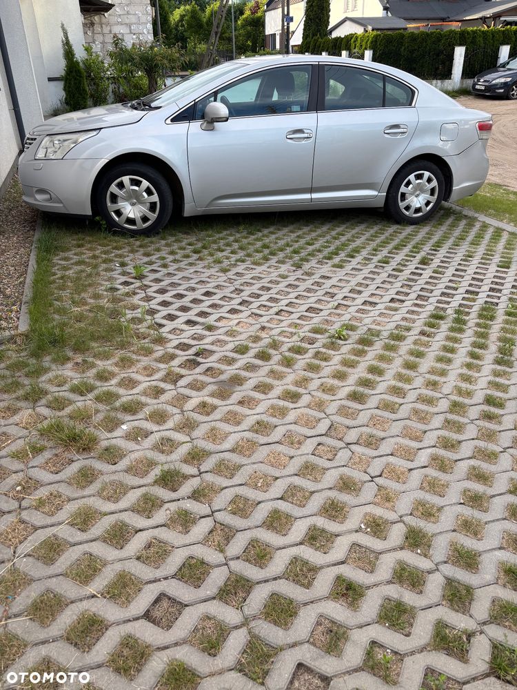 Toyota Avensis - 1