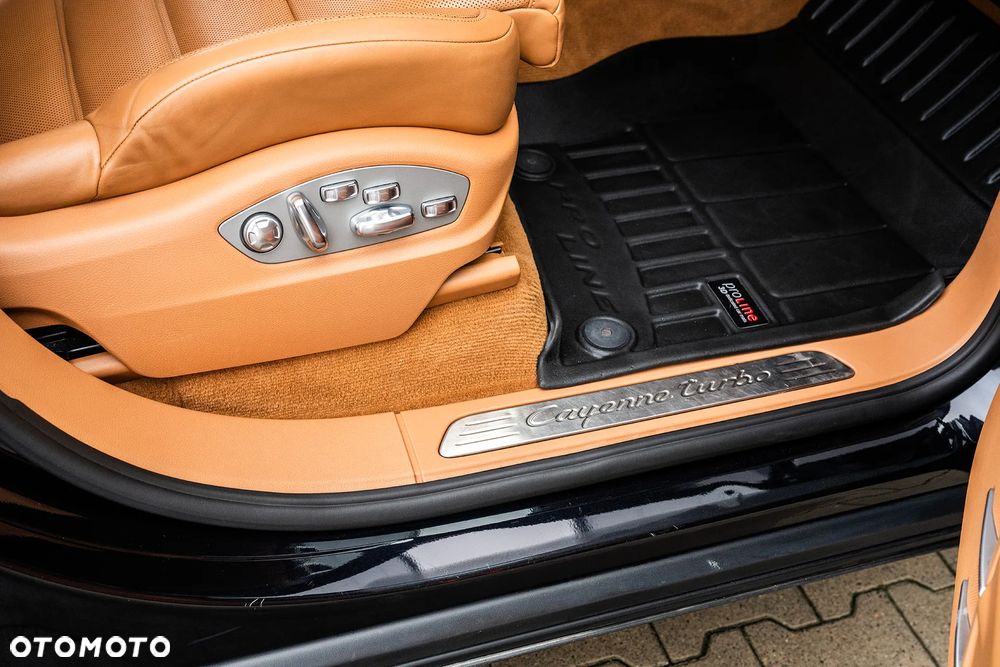 Porsche Cayenne Turbo - 20