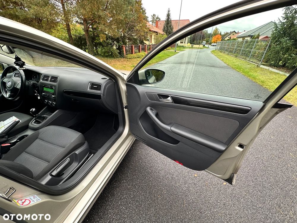 Volkswagen Jetta 1.2 TSI BlueMotion Technology Comfortline - 29