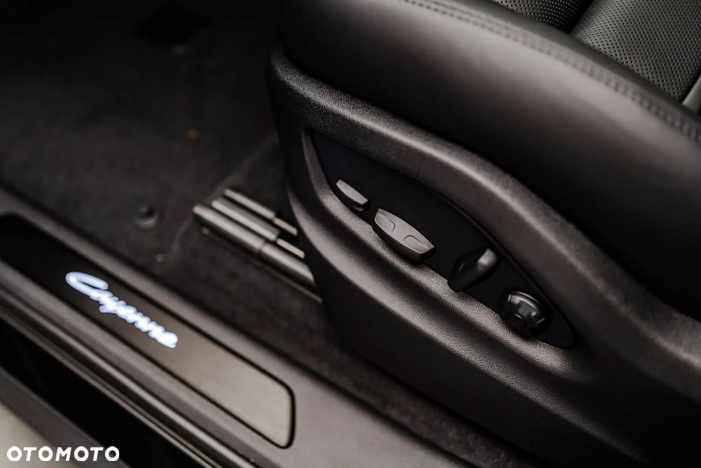 Porsche Cayenne E-Hybrid - 22