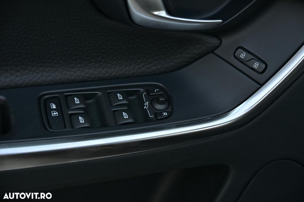 Volvo XC 60 D5 AWD Geartronic Summum - 26
