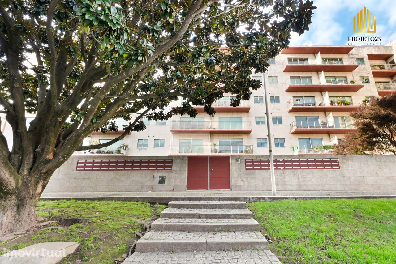 T2 Com Terraço Privativo em Condº Fechado com Piscina Coberta e Jardim - Grande imagem: 3/37