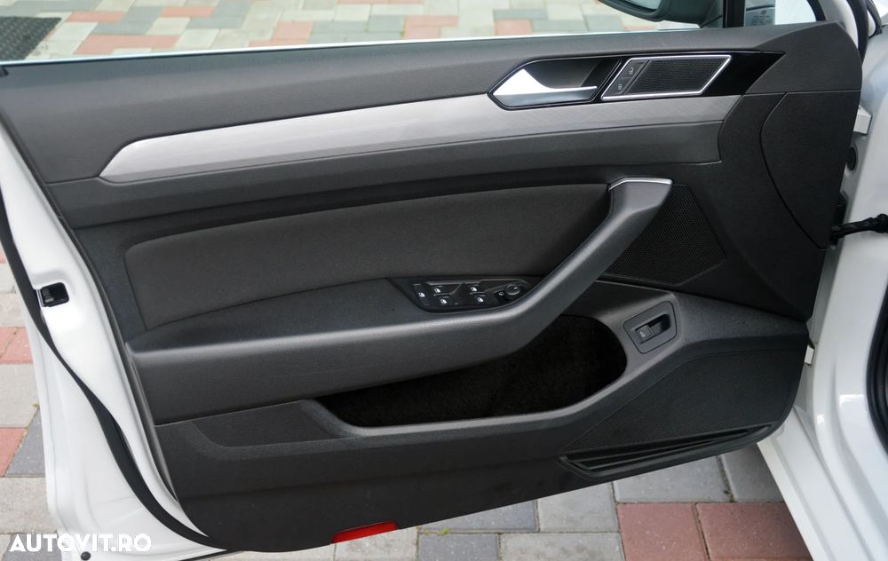 Volkswagen Passat 2.0 TDI DSG Comfortline - 24