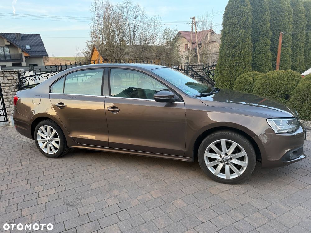 Volkswagen Jetta 1.6 TDI Life - 23