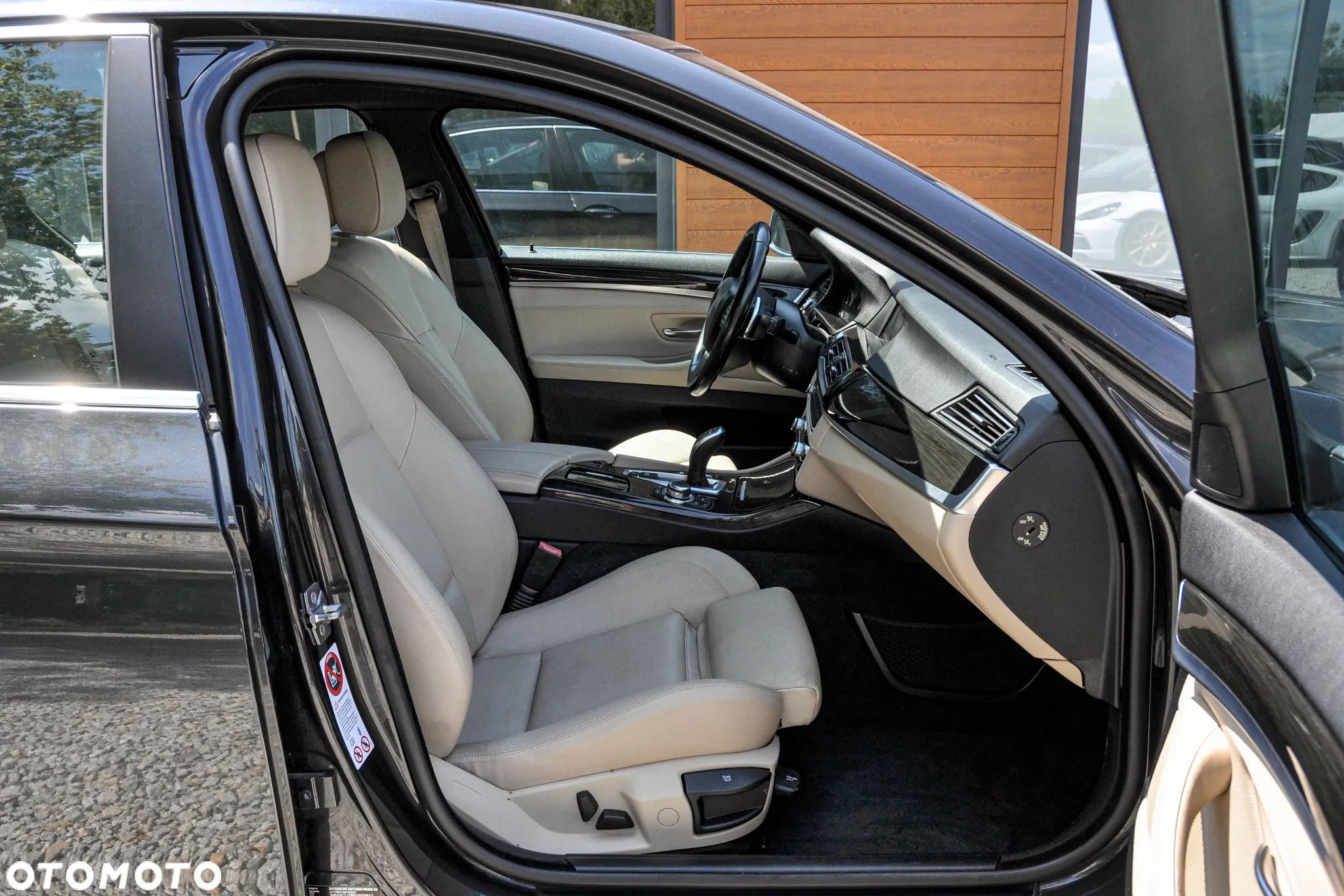 BMW Seria 5 520i - 11