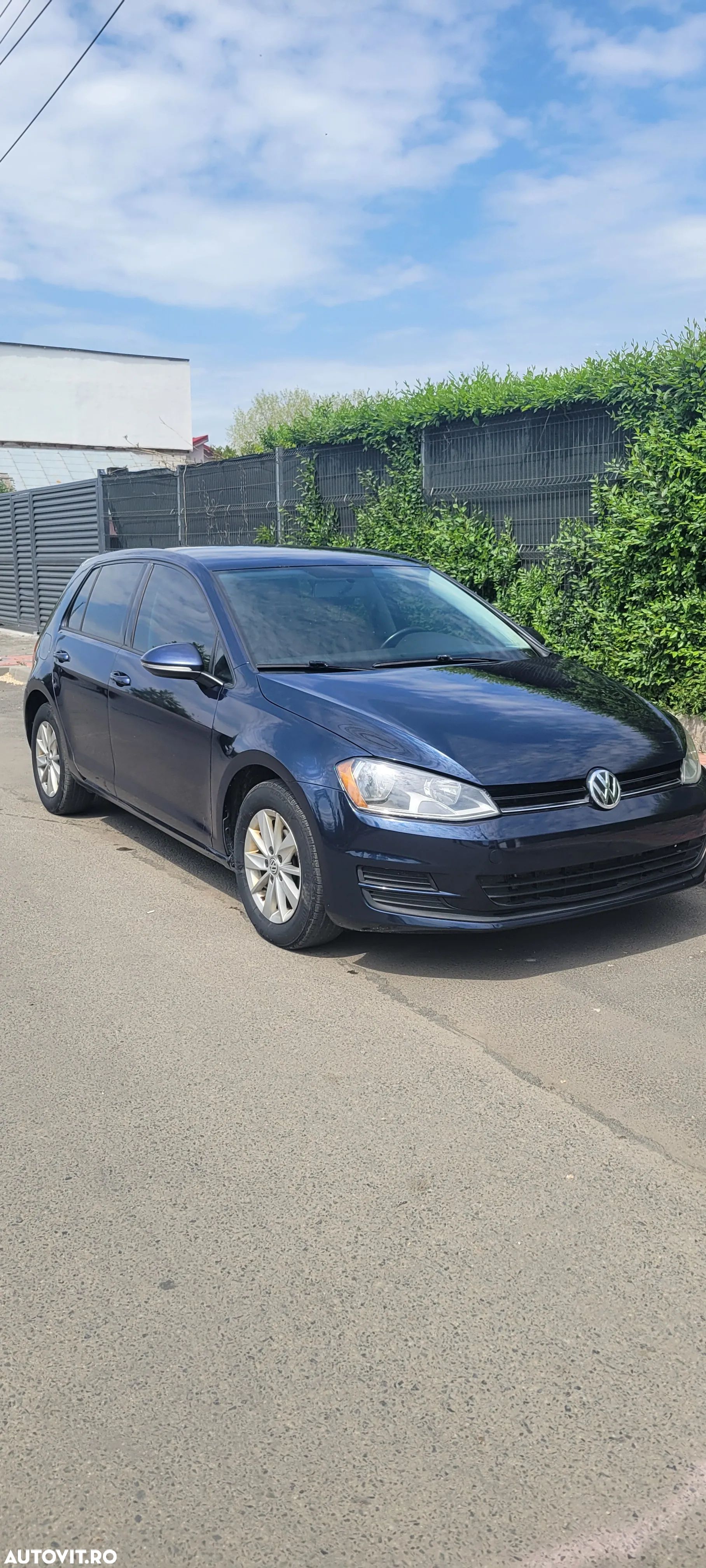Volkswagen Golf - 1