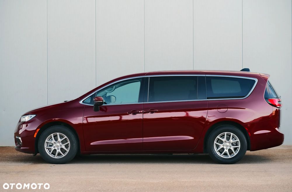 Chrysler Pacifica - 12
