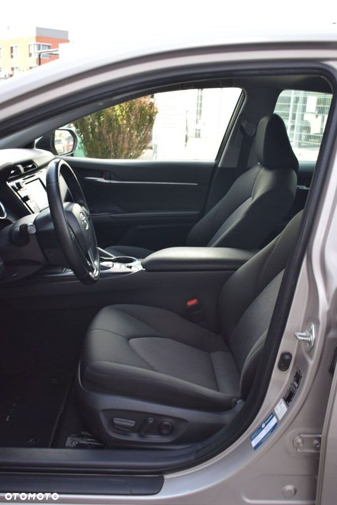Toyota Camry 2.5 Hybrid Comfort CVT - 12