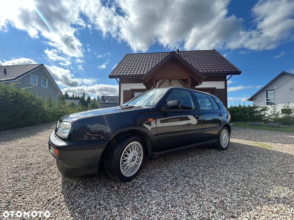 Volkswagen Golf 1.8 GT Special - 2
