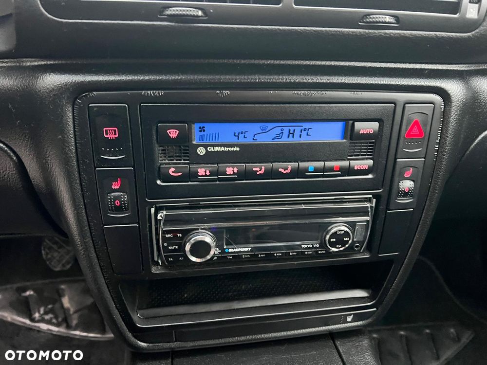 Volkswagen Passat 1.8T Trendline - 23