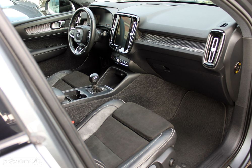 Volvo XC 40 1.5 T3 R-Design Tech Edition - 22