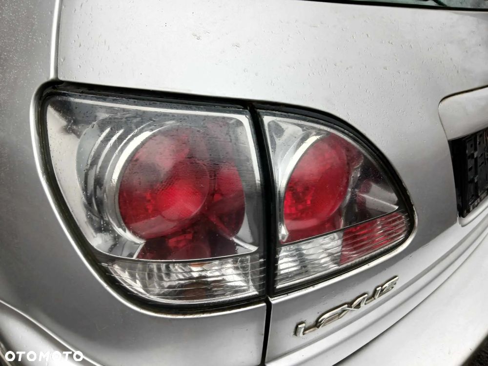 Lexus RX 300 2002 rok Lampa tylna lewa, prawa w błotnik - 1