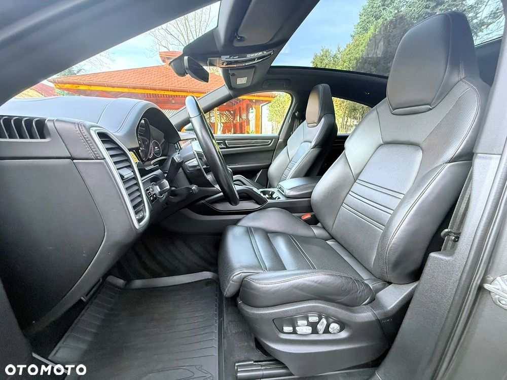 Porsche Cayenne S - 16