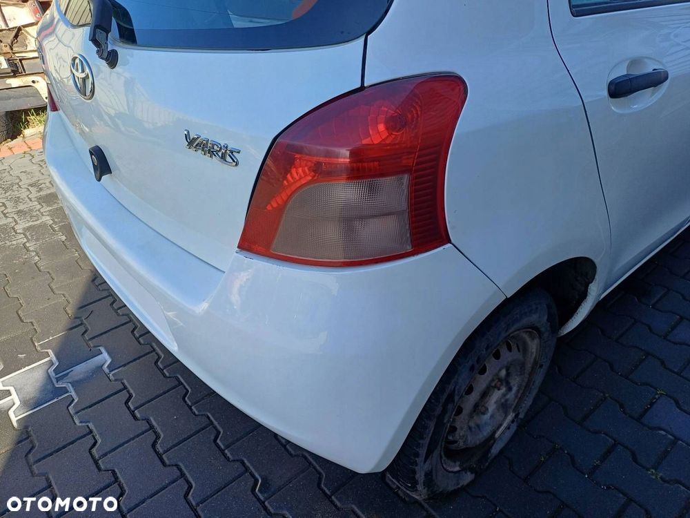 KOMPLETNY TYŁ KLAPA ZDERZAK LAMPA TYŁ TOYOTA YARIS II 068 HB 5D - 7