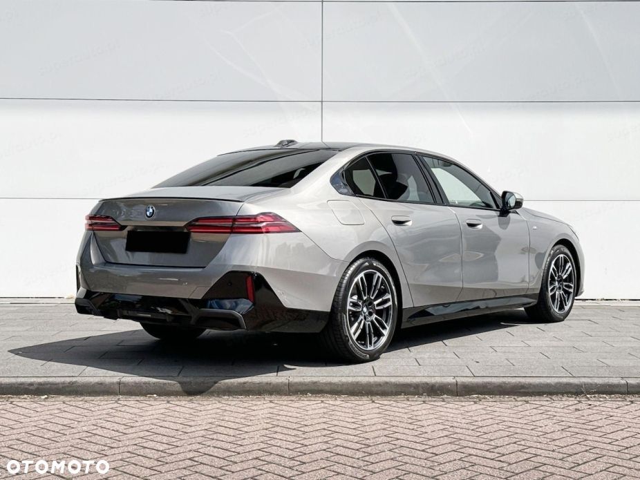 BMW Seria 5 520i mHEV M Sport - 6
