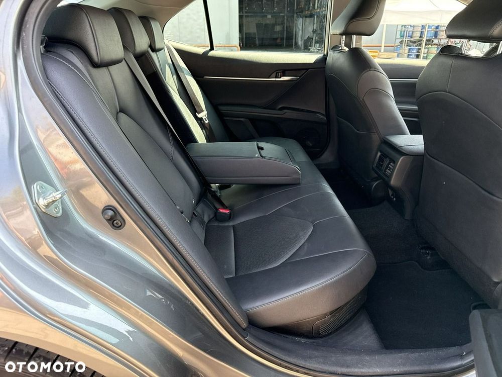 Toyota Camry 2.5 Hybrid Executive CVT - 18