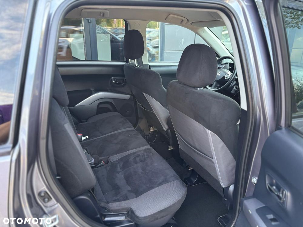 Mitsubishi Outlander - 10