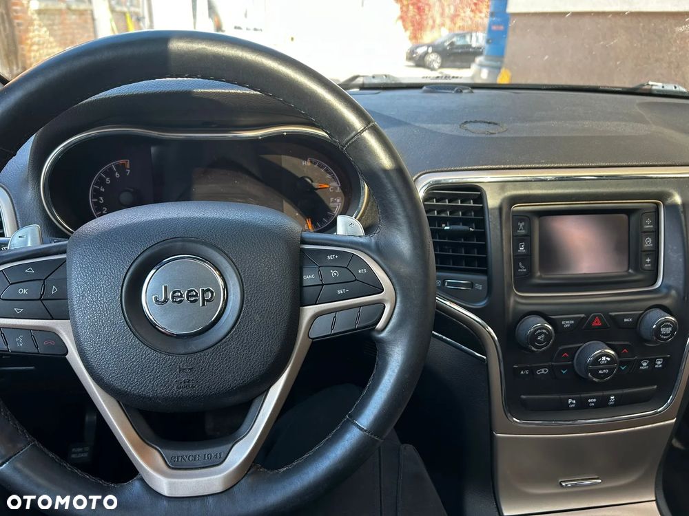 Jeep Grand Cherokee - 21