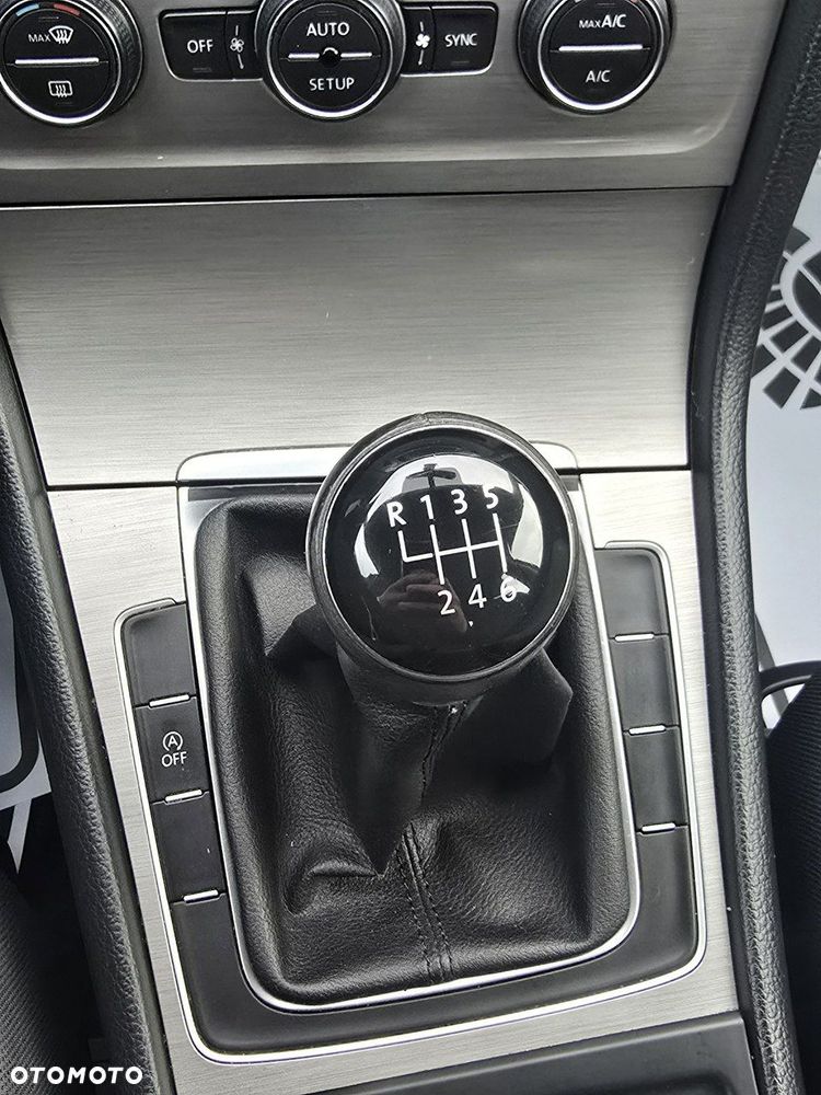 Volkswagen Golf - 33