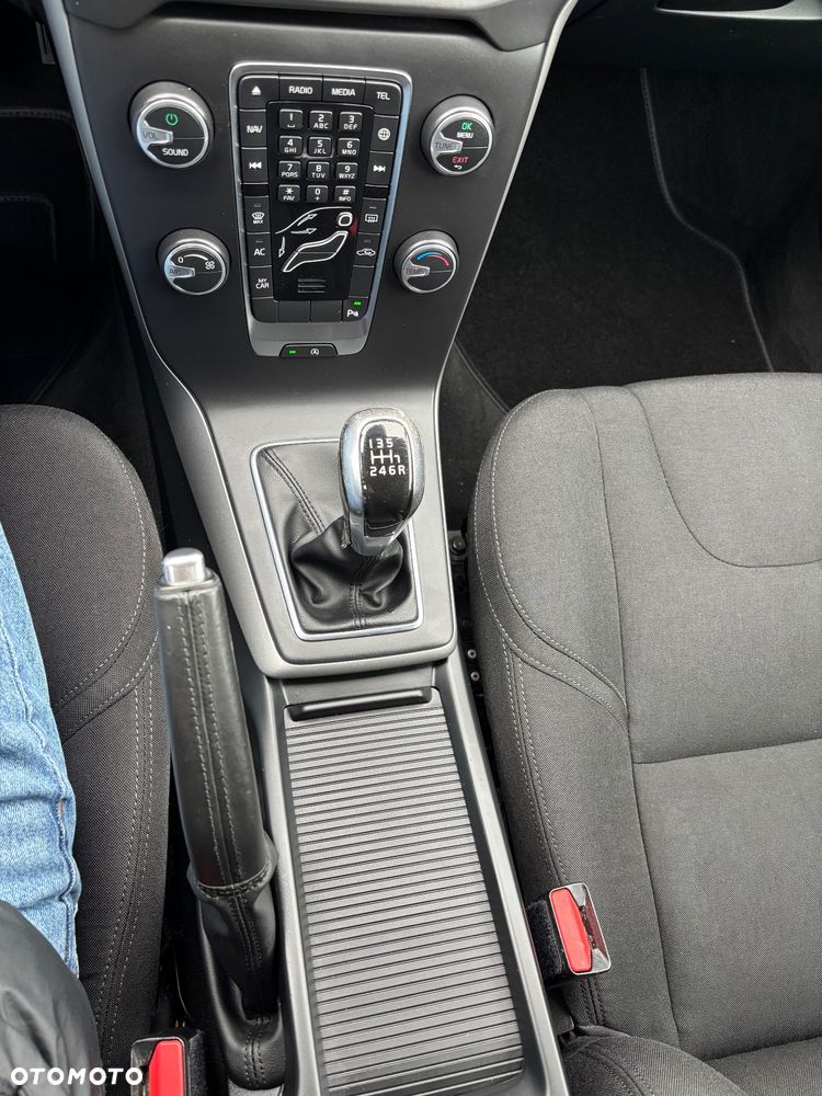 Volvo V40 D2 Momentum - 19