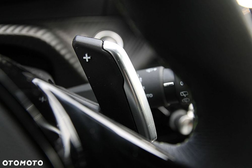 Peugeot 208 - 35