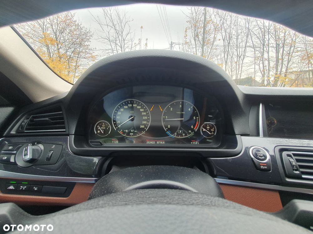 BMW Seria 5 525d xDrive Touring Sport-Aut Luxury Line - 14