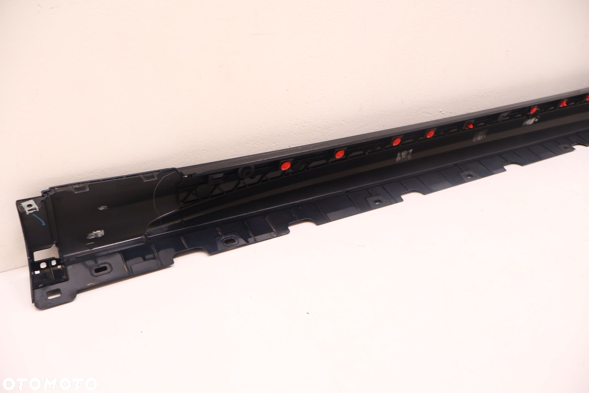 MASERATI GRECALE GT  LISTWA PROGOWA PRAWA 670167153, 670195181 - 9