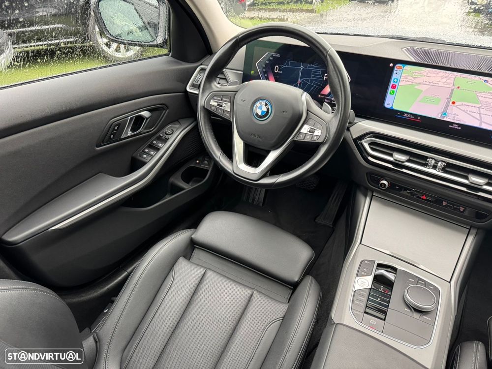 BMW 330 e Touring Corporate Edition Auto - 17