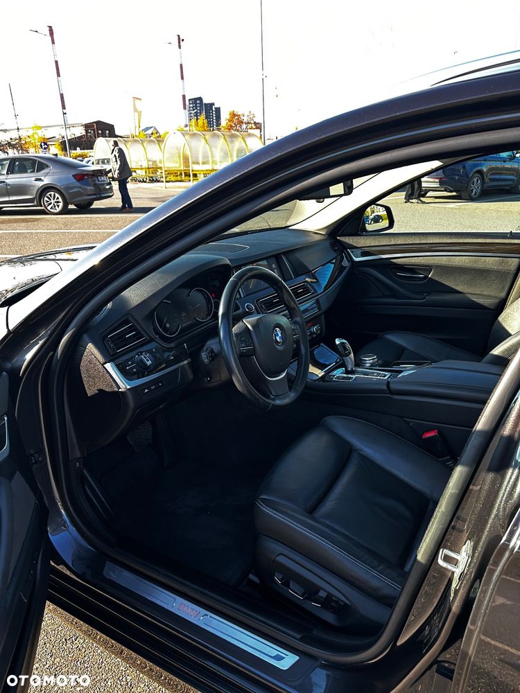 BMW Seria 5 520d Touring Luxury Line - 36