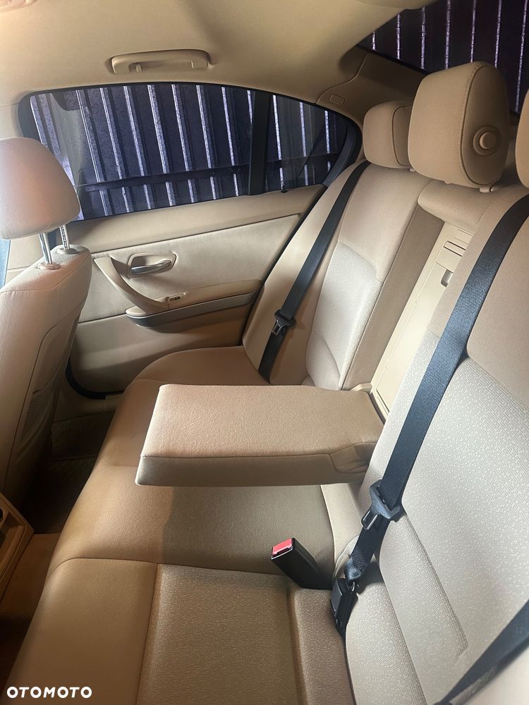 BMW Seria 3 318i - 10