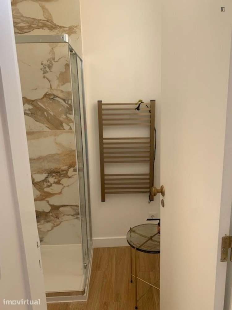 Apartamento com 1 quartos - localizado em São Bento Lisbon - Grande imagem: 2/14