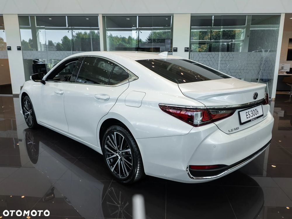 Lexus ES 300h Business Edition - 4