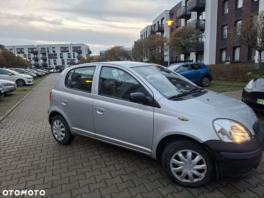 Toyota Yaris 1.0 Base - 1