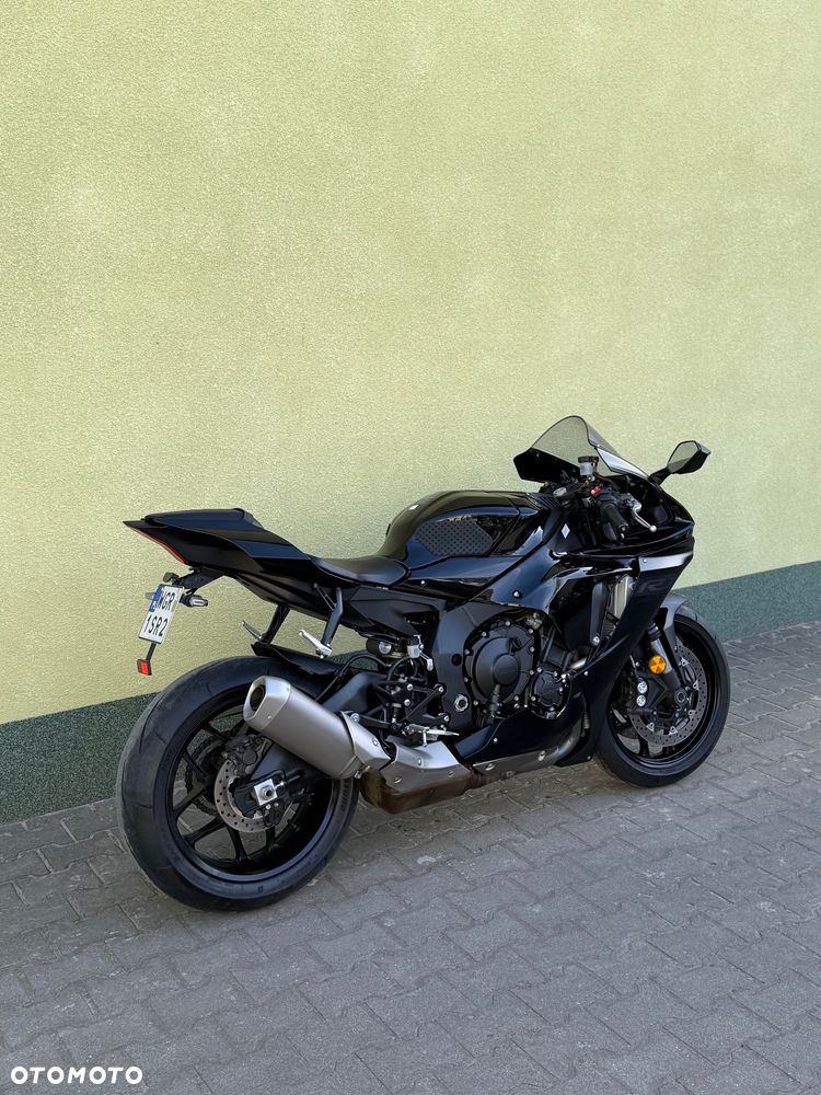 Yamaha R1 - 11