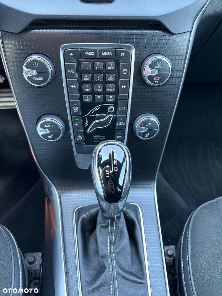 Volvo V40 D3 Geartronic RDesign - 28